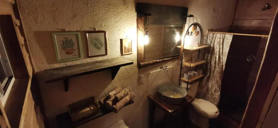 Quarto com Cama de Casal ou 2 de Solteiro e Banheiro