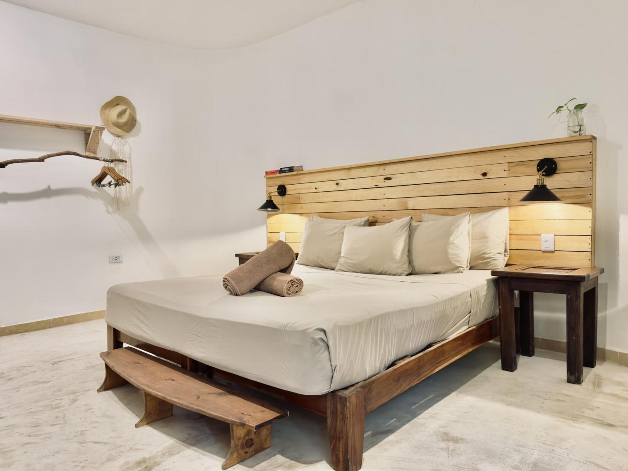 Triple Room Bathroom,1649105584:JPEG