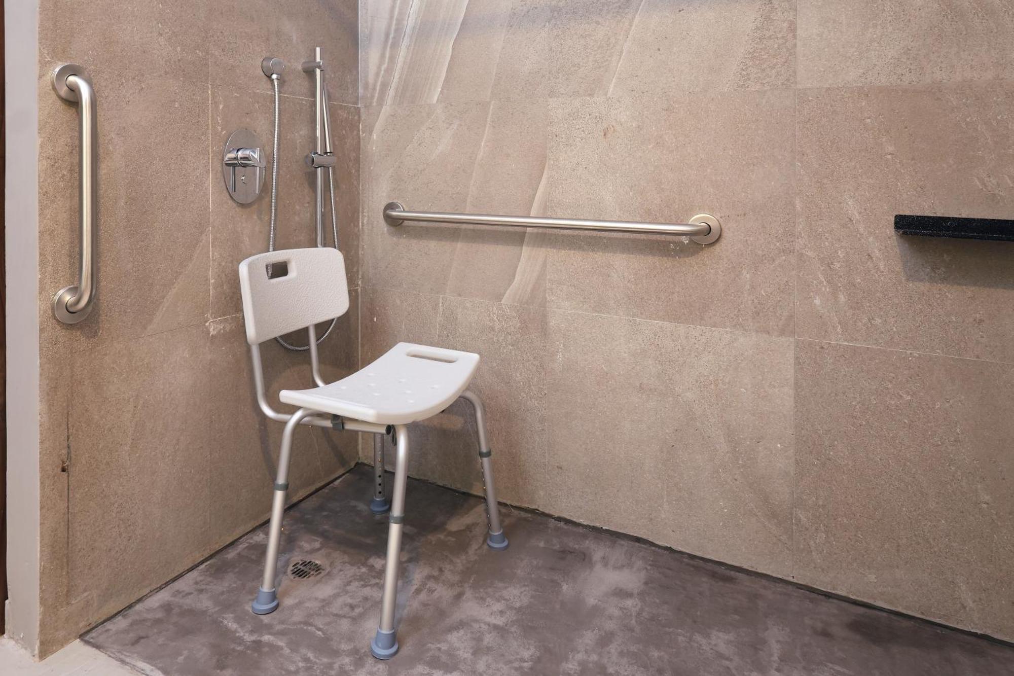 Chambre Standard avec 2 Lits Queen-Size - Adaptée aux Personnes Malvoyantes/Malentendantes