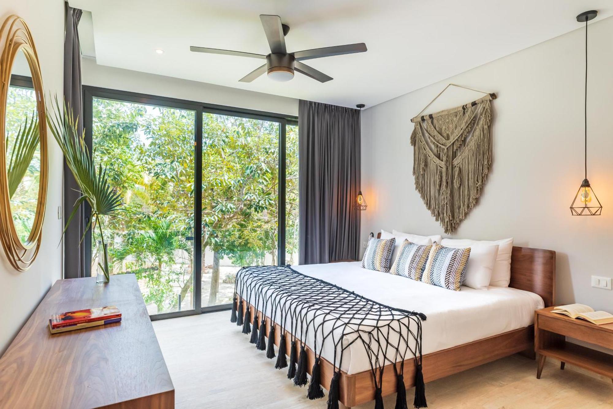 Deluxe One-Bedroom Apartment