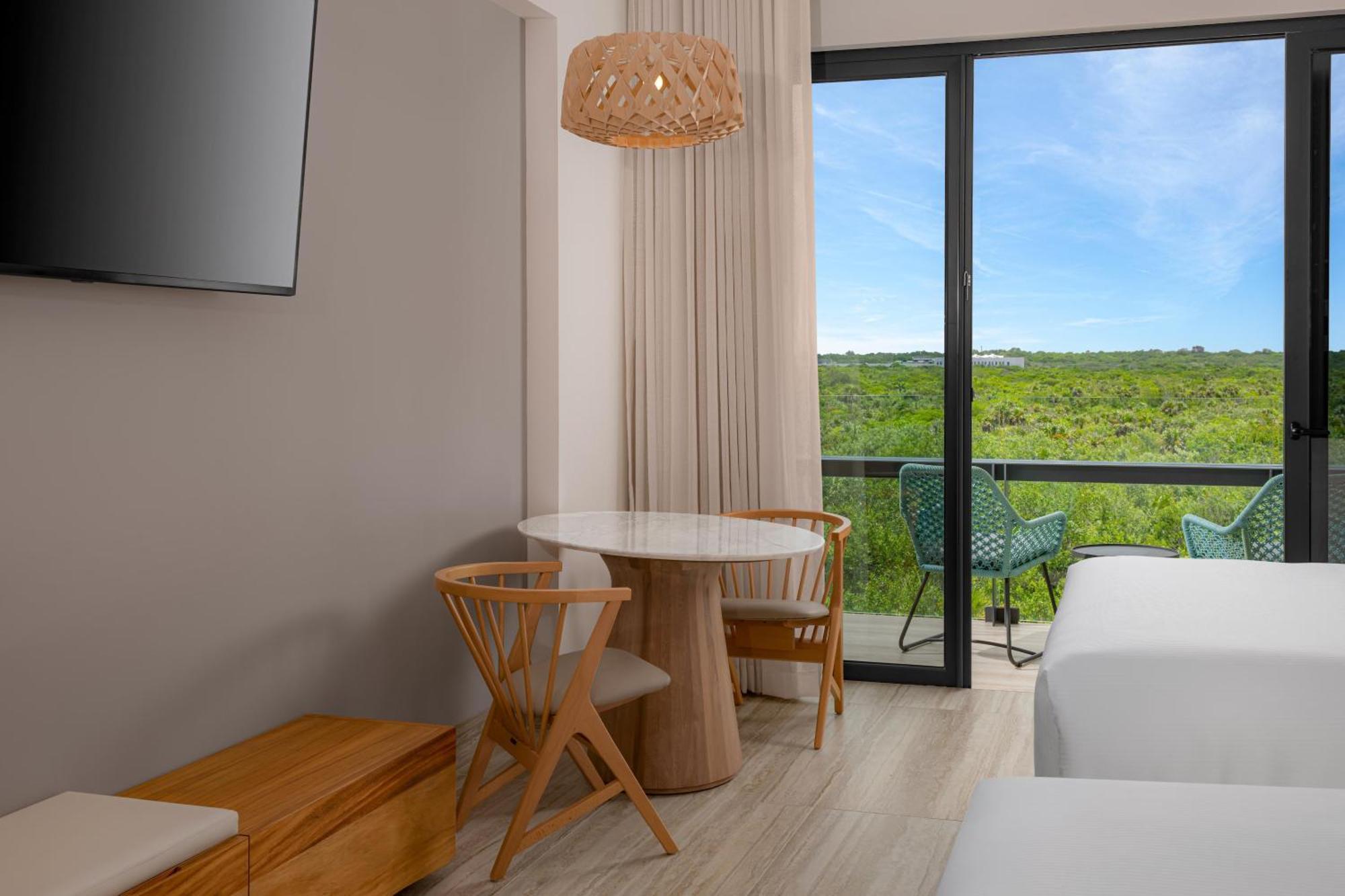 Queen Room Resort View