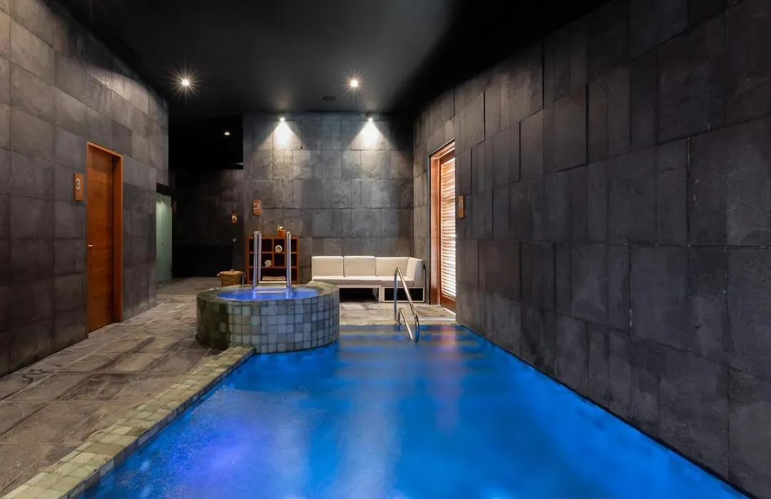 Baeak- Central Park B201- 1Bdr Pool Spa Wifi Gym-1