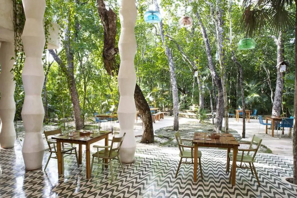 Chic-Modern Apt W/Pool, Garden, Parking & 3 Bikes-1