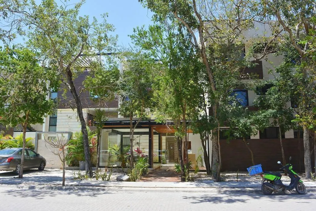 Exclusive, Spacious, Comfy 3 Bedroom Ph With Pool!-1