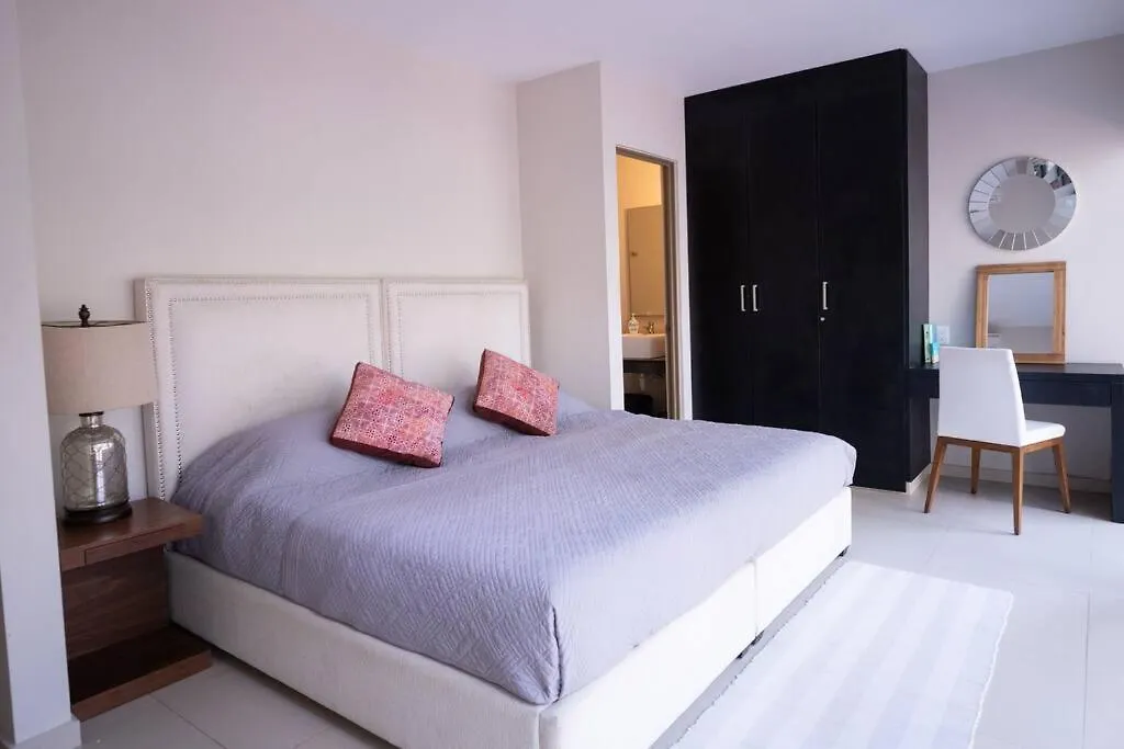 Luxury Sunny Villa - Fast Wifi & Great Location-1
