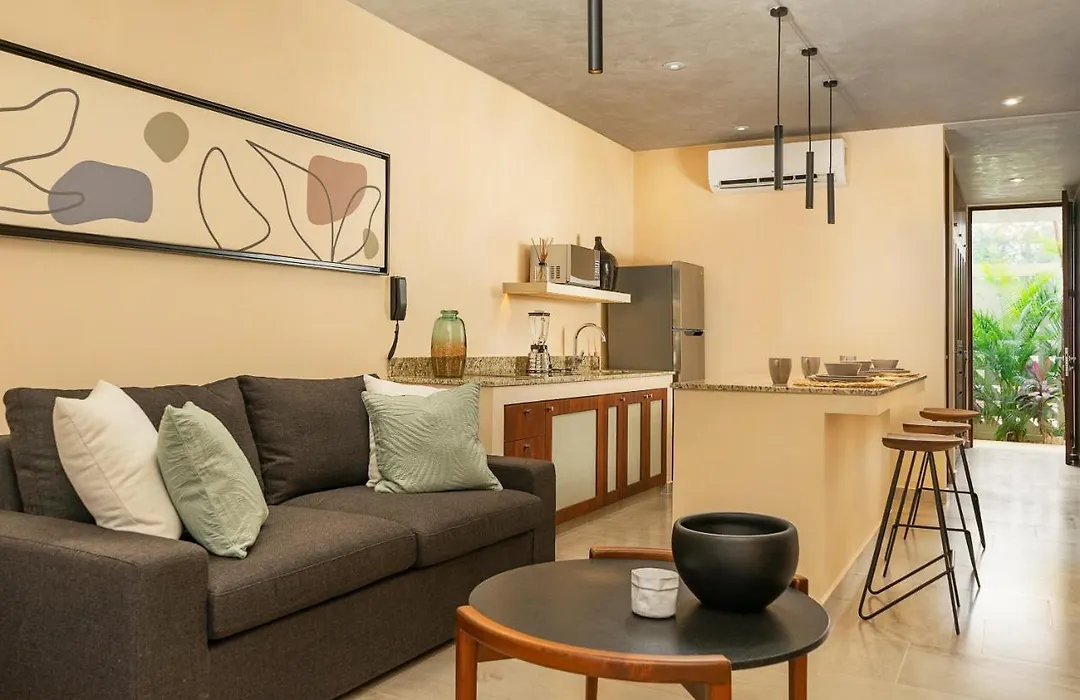 Chic Studio With Swim-Up Pool Access-1