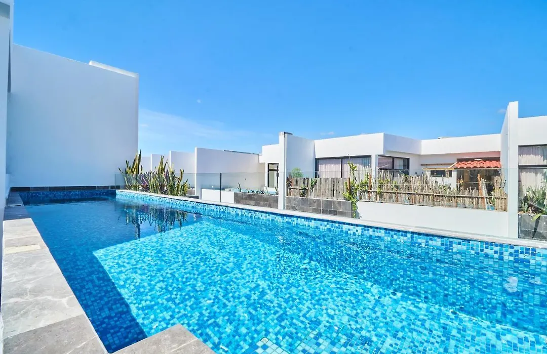 Luxury 2 Story Penthouse With Private Pool, Gym & Rooftop-1