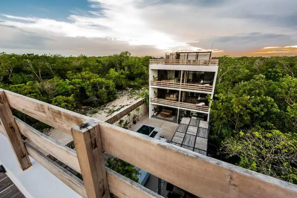 Beautifully Designed 3-Br Escape Close To Downtown-1