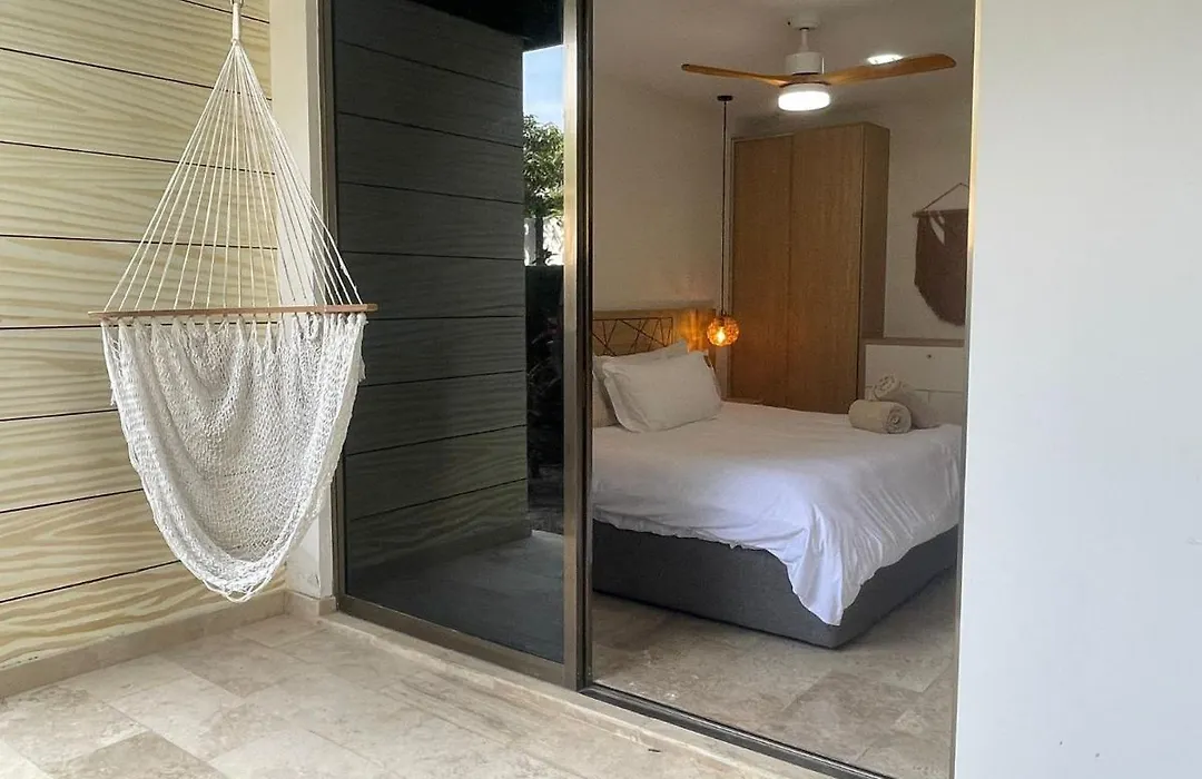 Cozy Apt W/Swim-Up Pool-1