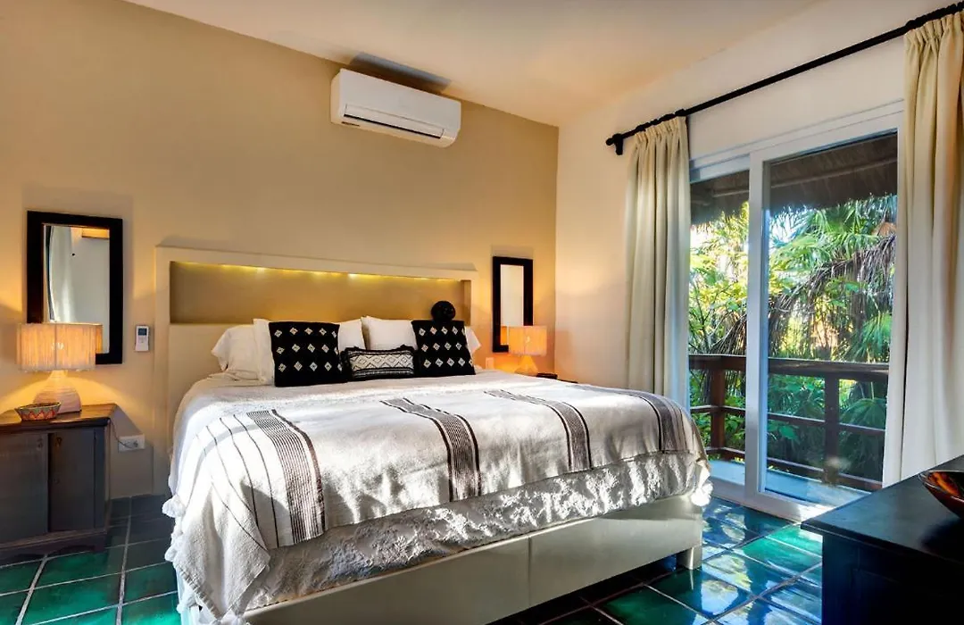 Beachfront 5 Bedroom Villa- Amazing Views!-1