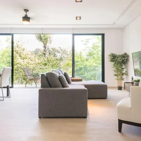 Baeak- B207-2 Bed 360 Infinity Rooftop Pool Jungle Views-2