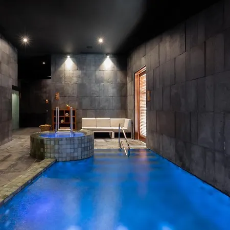 Baeak- Central Park 201D- Chic Decor 1Bdr Pool Spa Gym-3