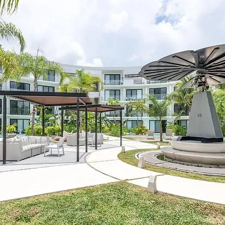 Blue Sky Luxury Studio At Lagunas Central Park-3