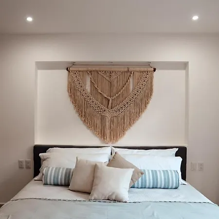 Blue Luxury 1 Bd Apartment - Direct Exit To The Pool - Fast Wifi - Free Parking-2