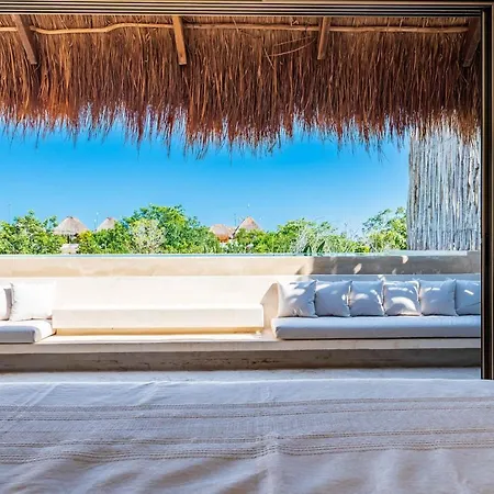 3 Bed Apartment Sleeps 6 - Private Pool & Hot Tub-2