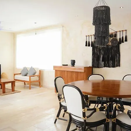 Exclusive, Spacious, Comfy 3 Bedroom Ph With Pool!-2