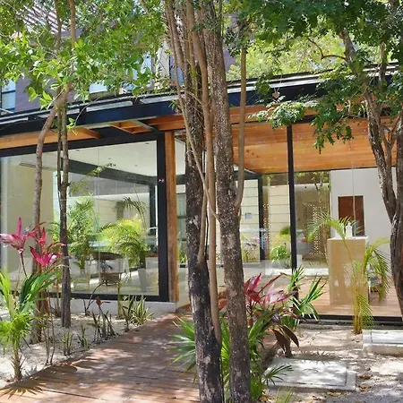 Exclusive, Spacious, Comfy 3 Bedroom Ph With Pool!-3