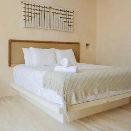 4 Bed Villa - Private Pool & Rooftop Luxe & Modern-2
