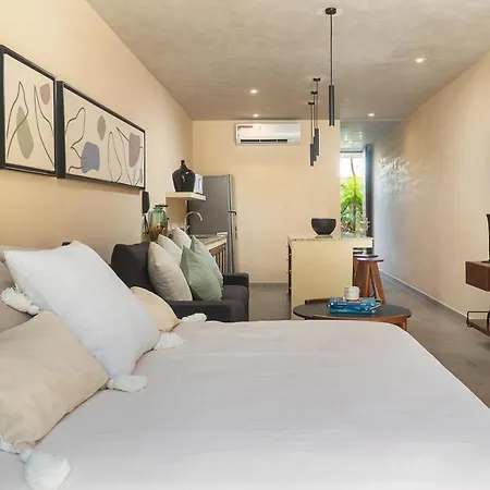Chic Studio With Swim-Up Pool Access-3