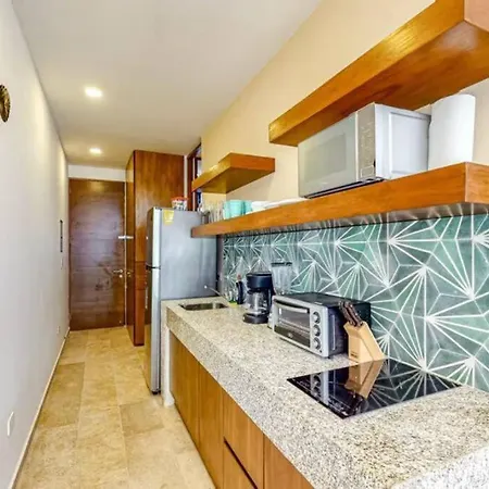 108 Amena Minutes To The Beach With Pool & Gym-2