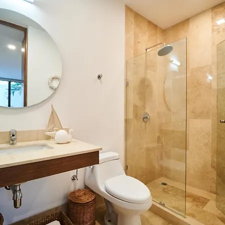 Omara 2-Br Pool - Tropical 2-Br Condo With Private Pool + Amenities!-3