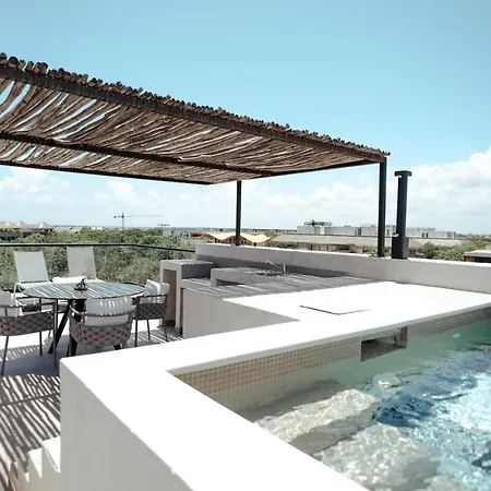 Impeccable Penthouse With Private Rooftop Pool!-3