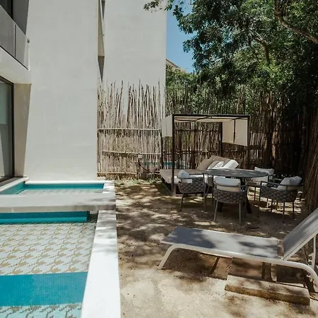 Paradise Escape With A Private Pool And Excellent Amenities!-3