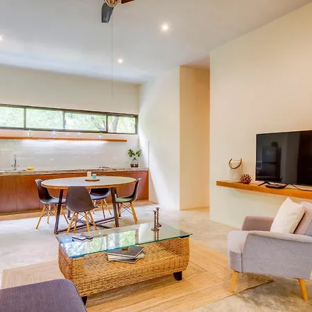 Private Patio Plunge Pool & Electricity Included-2