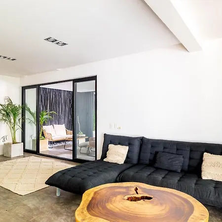 Central 3Br Condo With Plunge Pool & Fast Wifi-3