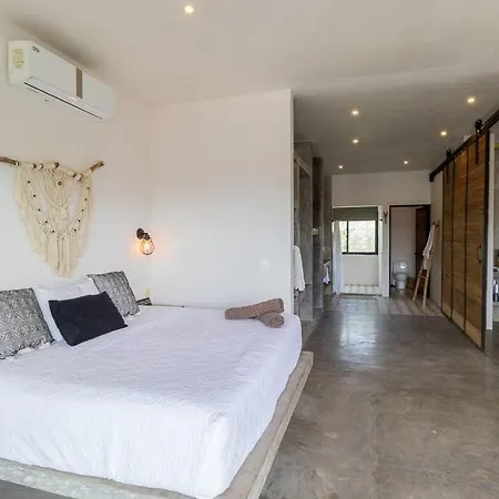 Casa Macarena Loft 1-Br Escape Near Downtown-2