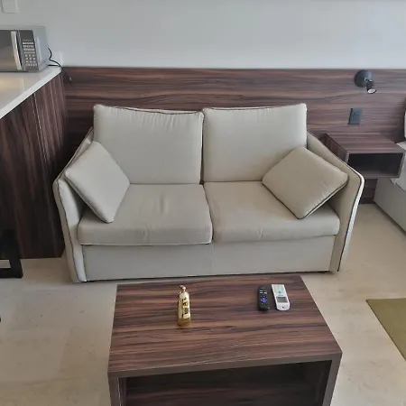 Modern Luxurious And Comfortable-2