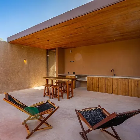2 Level Penthouse - Private Rooftop Pool - 90 Mbps-2