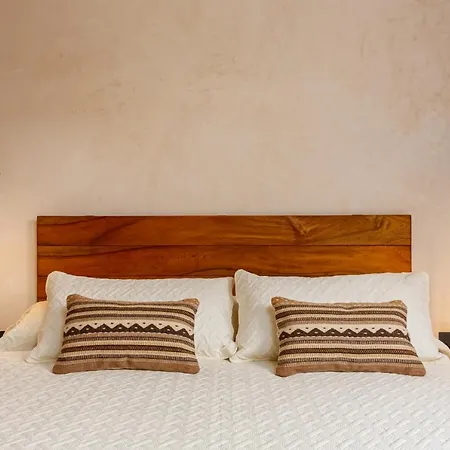 2 Level Penthouse - Private Rooftop Pool - 90 Mbps-3