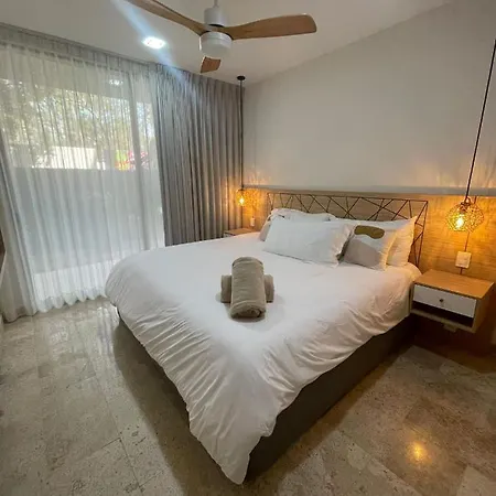 Cozy Apt W/Swim-Up Pool-3