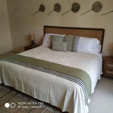 Room In House - Surenna Bella - 3 Bedroom Home With Pool-2