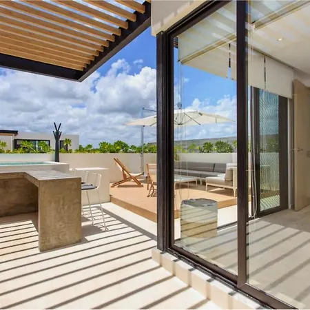 Ultimate Ph In A Prime Spot With Pv Rooftop Pool-3