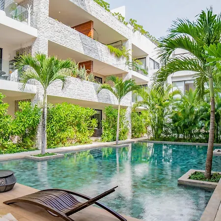 Penthouse Haven With Pv Rooftop Pool Gym And 24H Security-3