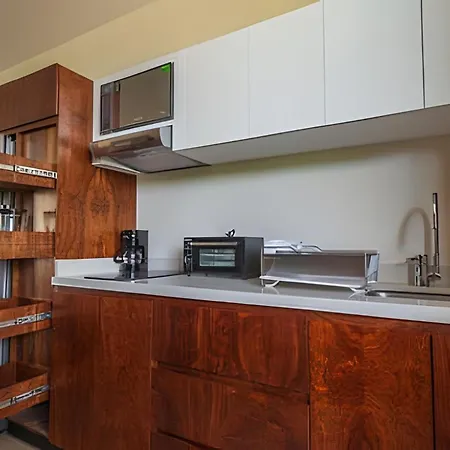Private Pool Apartment Moots 205-3