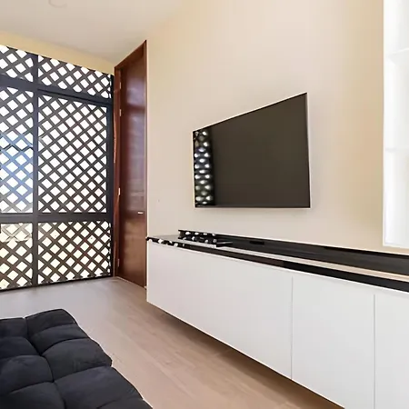 Penthouse With Private Pool Moots 303-2