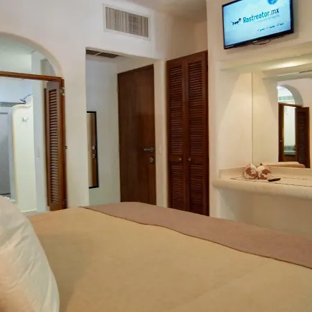 Las Villas Akumal 108 3 Bedroom Beachfront Second Floor Home-3